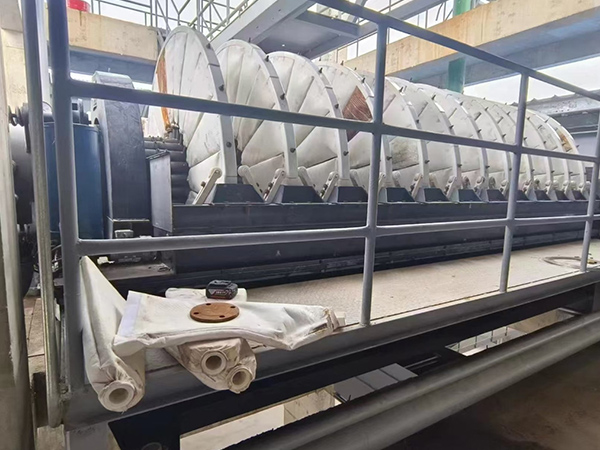 Vákuový disk filter Vákuový disk filter