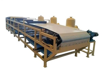 Ako funguje vákuový pásový filter?