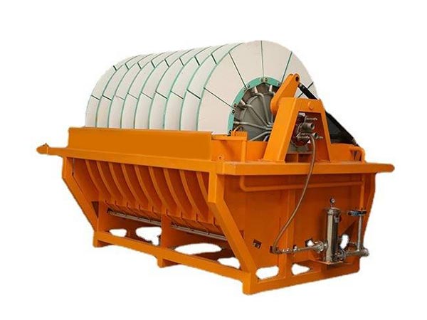 Analýza vzťahu medzi účinnosťou filtrácie a rýchlosťou filtrácie vo vákuových keramických filtroch